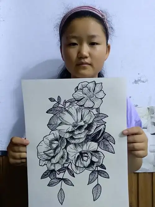 16 黑白画室 中级二班 题目: 线描花卉 指导老师:刘老师