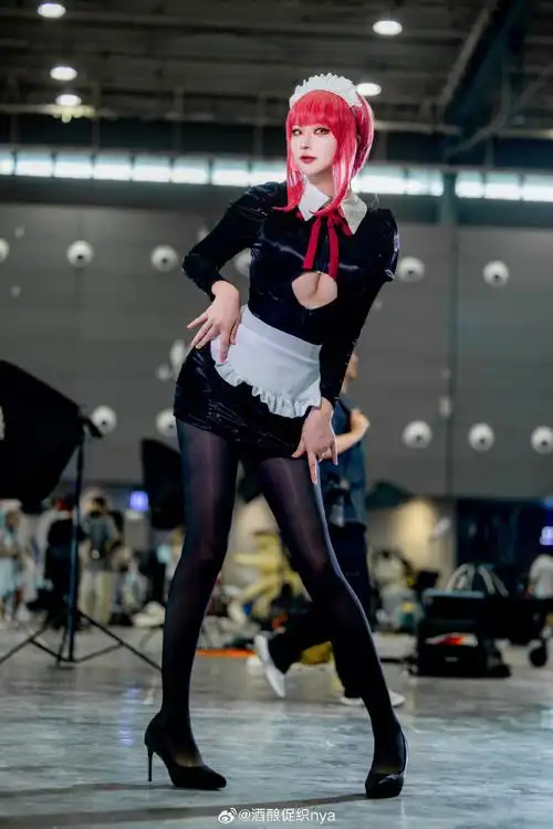 cosplay超话#二次元cos大赏#  玛奇玛同人女仆  摄影:@kilua_红莲  都