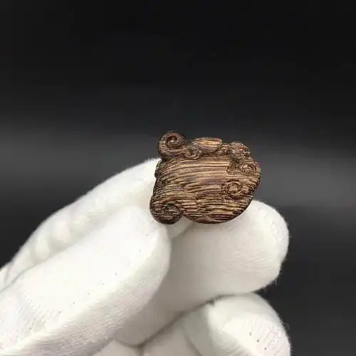 沉香挂件正区达拉干沉水老料吊坠瑞兽