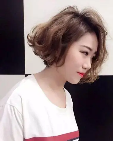 发型热点 > 短发造型 >  矮个子胖女孩留短发好吗?