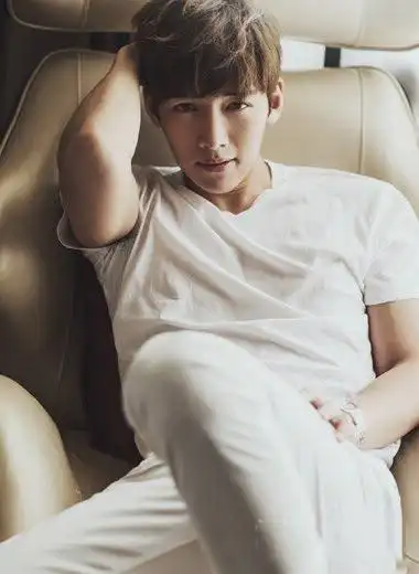 两鬓长的男生发型 男生长鬓角发型