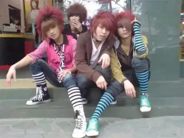 现在看起来low爆了但都是满满的青春回忆啊还记得你的第一个网名是