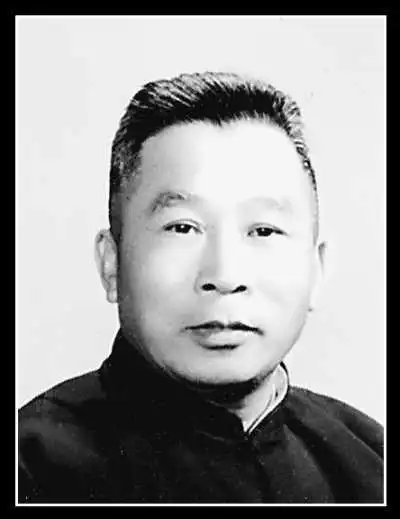 杨怀庆是中共第十五届,十六届中央委员,第八届全国人大代表.