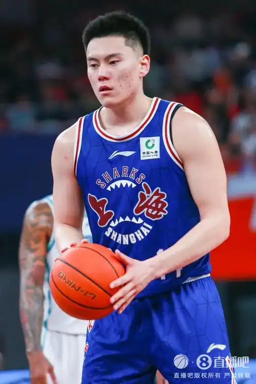 正负值21全场最高李弘权13中5拿到12分12篮板