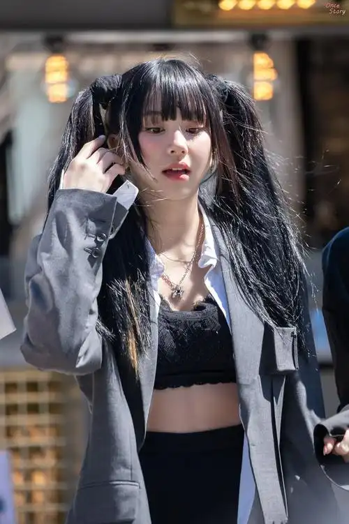 twice成员彩瑛身着纳粹图案服饰遭狂批韩网友没学过历史