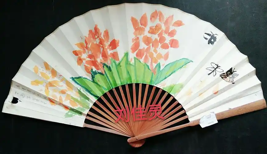 东方艺校国画四班学生纸扇作品