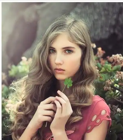 时尚界的潮流国际发型推荐散发出浓厚的温柔气息