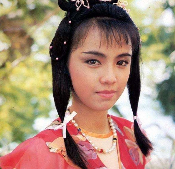 邓萃雯年轻时最美的照片,挡不住的风华绝代