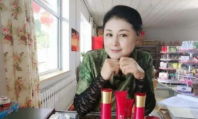 谢大脚年轻时有多尤物看到旧照后难怪老爷们稀罕得不行