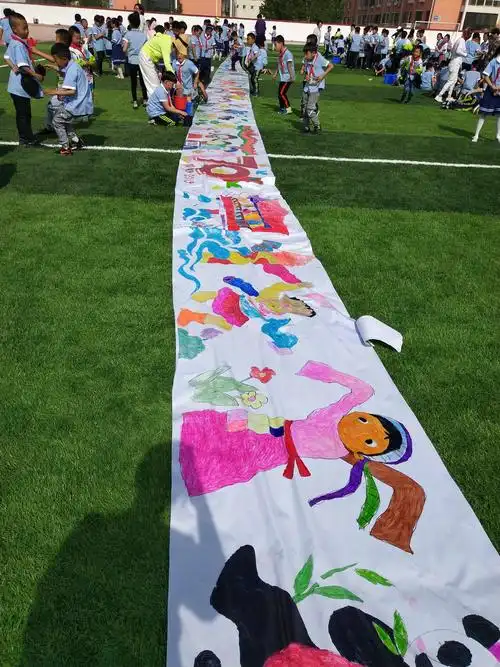 百米画卷绘童心 共筑七彩中国梦----牛头崖小学百米长卷绘画活动 - 美