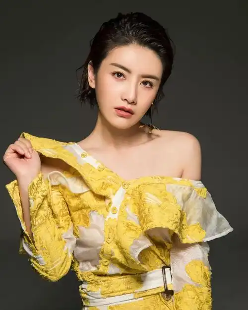 贺丹丹专注的对待表演