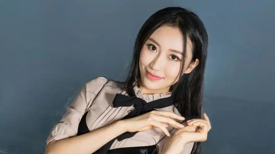 长发美女梦珊4k壁纸