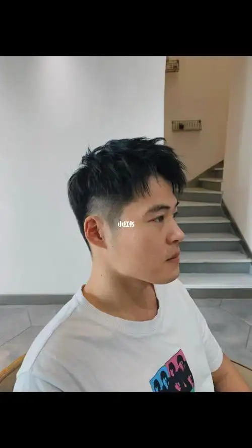 男生发型推荐修饰m型发际线型男发型