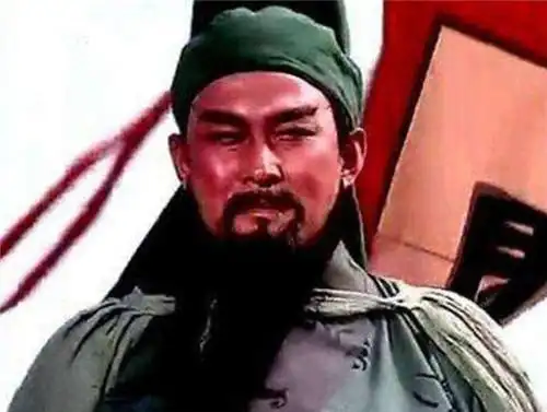 关羽的雕像为何总在闭目养神老木匠一语道破他睁开眼就麻烦了