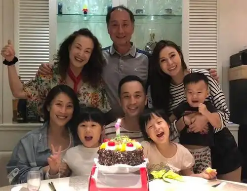 与老公唐威结婚45周年,韩湘琴热舞太火 影片网疯传变成「崔姬」