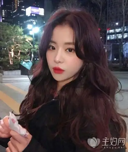 长卷发气质甜美很女人味 2018波浪卷发示范