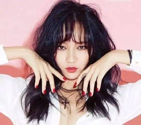 前missa成员,与宋茜同时出道,回国后资源还不错,就是人气不高_孟佳