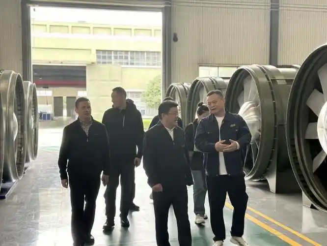 区在倍飞智航(浙江)科技有限公司,冯国强一行现场观摩了飞行模拟器