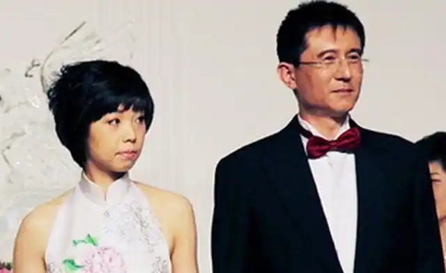 值得一提的是,张怡宁的老公虽然没有任何婚史,然而却和娱乐圈的袁立有