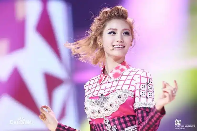 林珍娜nana参加过中国综艺,和常见的几张美图有点差距.