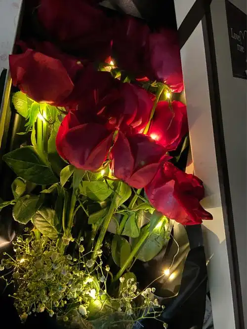 谈恋爱要从收到一束花和正式的告白开始