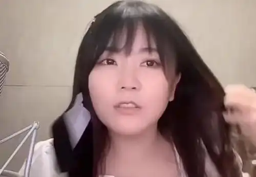 一条小团团素颜出镜,弹幕都在刷什么?这算直播事故吗?