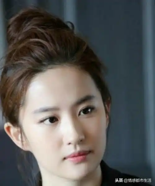 女人额头高代表什么(拥有这7种面相的女人,不是天资聪颖,就是人缘极佳