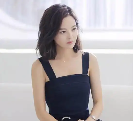 恋爱先生辛芷蕾发型 三个技巧你也能get同款锁骨齐肩发