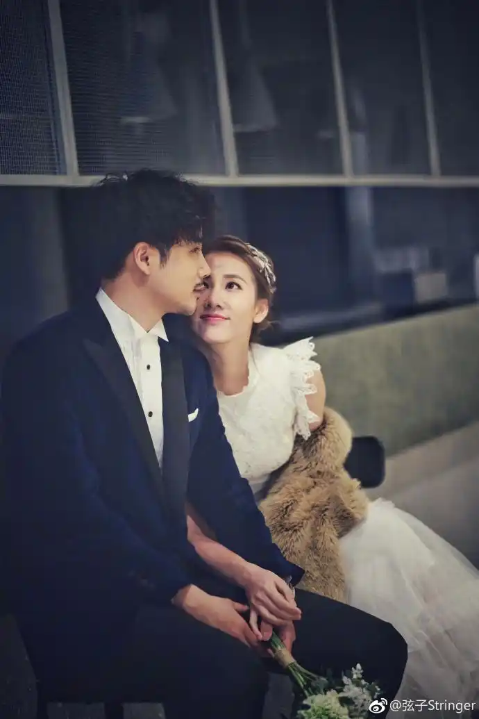 组图:弦子晒和李茂照片庆祝七夕 两人搞怪自拍超甜蜜