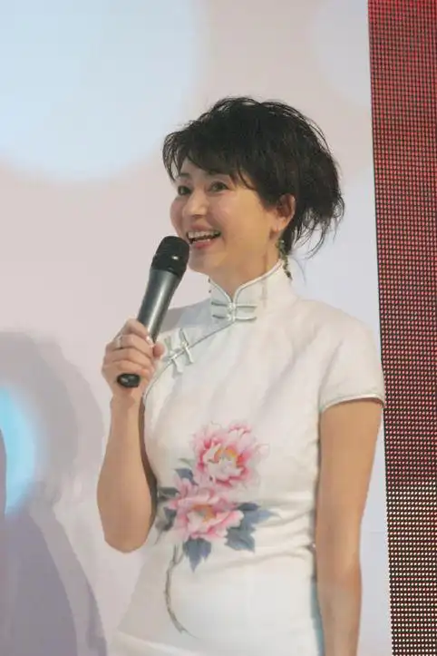 魅力依旧的央视当家主持--王小丫最新图片