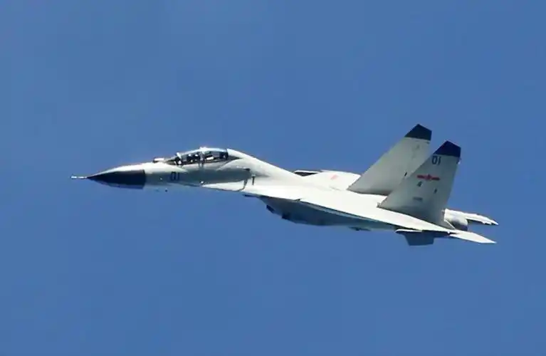 空军涂装歼11bs装太行发动机现身(组图)