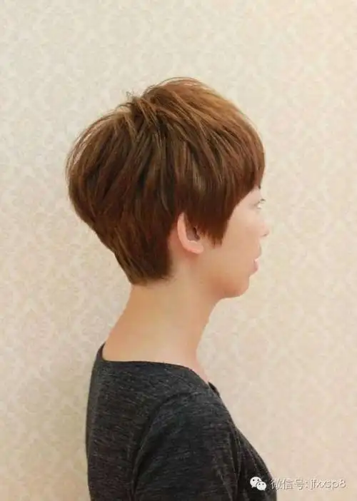 今年流行露耳短发30款