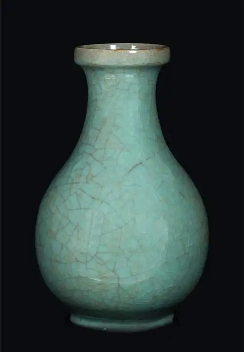 南宋官窑烧造出体现南宋宫廷追求内蕴自然高雅的瓷器神韵.