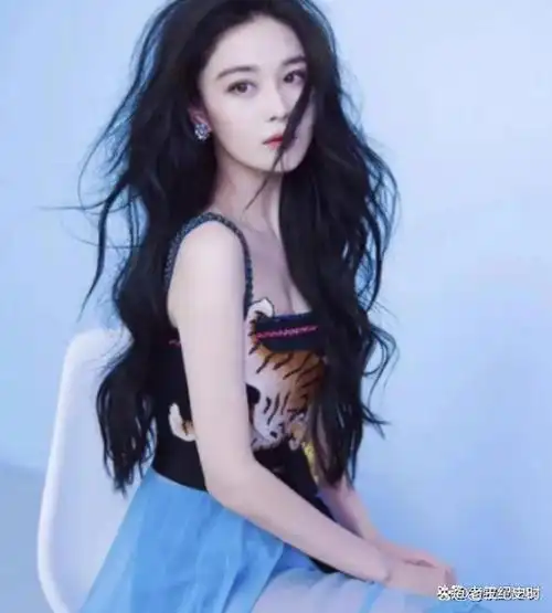 "逆天改命"张馨予:老公狠甩李晨几条街,一手烂牌打成王炸!