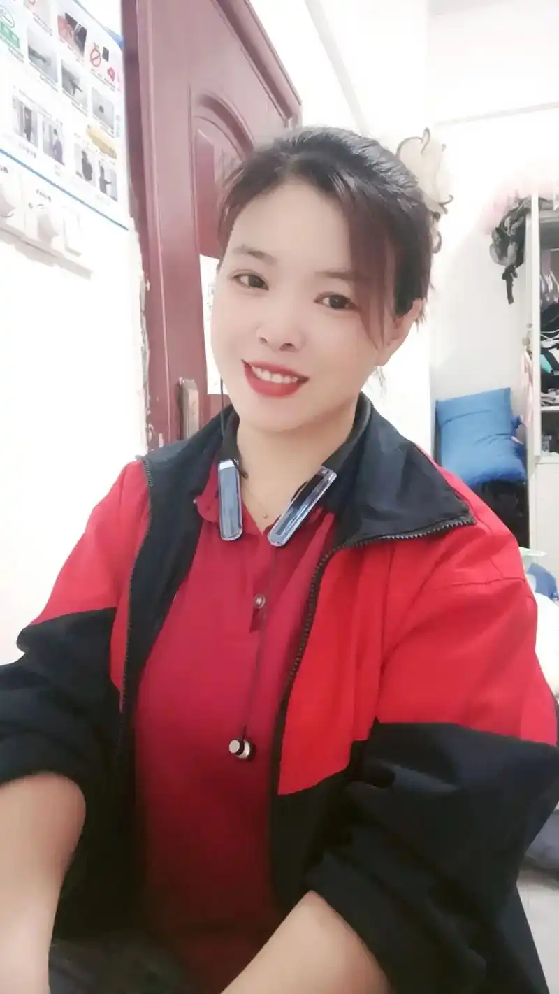 湘妹来自湖南衡阳,在长沙浏阳蓝思科技已经熬过了四年的日日夜夜 - 抖