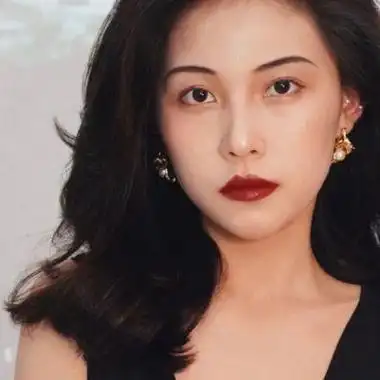 成熟优雅女人头像