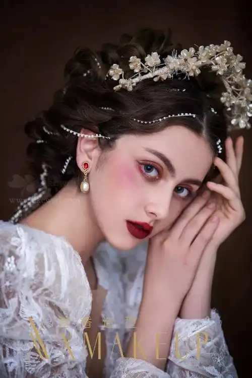 混搭的欧美妆容造型