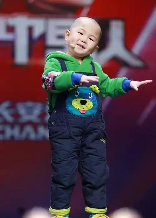 童星张俊豪:5岁上春晚,年入百万被当作"摇钱树",如今怎样了?