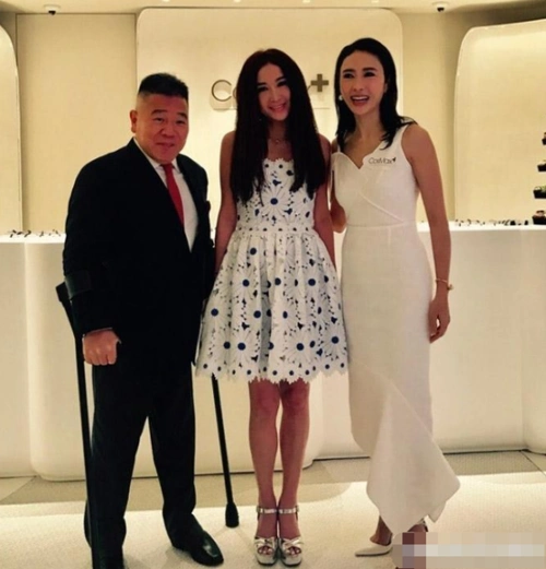 黎姿发文庆祝结婚13年,趴老公身上深情告白:谢谢你给我13年幸福