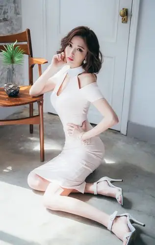 少妇深沟火辣激情秘书诱惑写真[4/11]_美女写真_美桌网