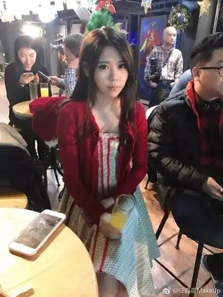 可不就像55开嘛 炉石丶爱陈潇:像天师可还行 于是我们的雪兔不甘心,真