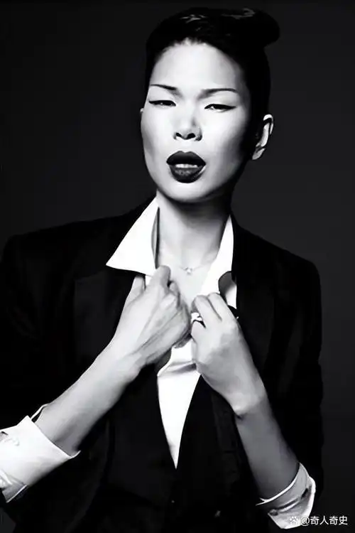 "最丑"超模吕燕,嫁入法国豪门,混血儿子颜值超高