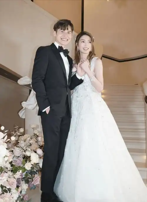 36岁陈家乐与tvb小花结连诗雅婚,婚礼现场感动哭了_太太_shiga_陈自瑶