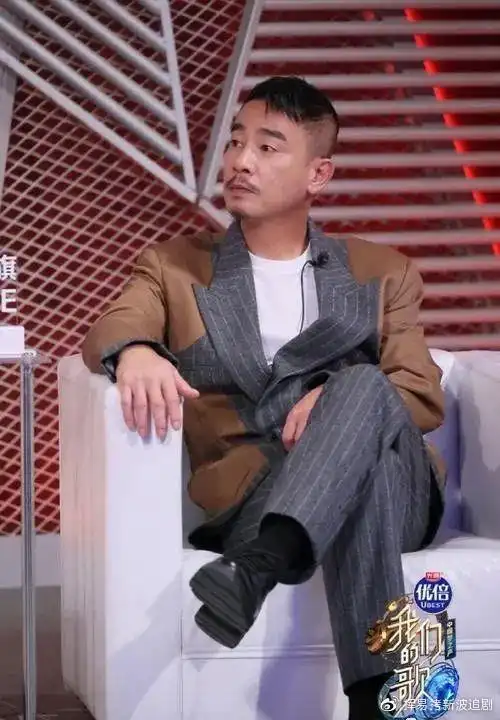 王源与陈小春在《我们的歌》合唱表演非常成功,收视率一直往上涨!