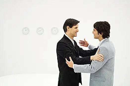 两个,男性,合作伙伴,站立,面对面,表针,相互,肩部,微笑