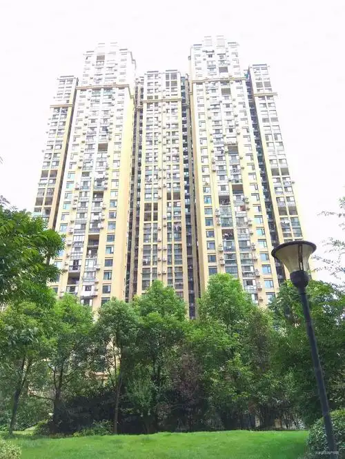 保利中央公馆朝南小三房证满两年出小区就是8号线文昌路站