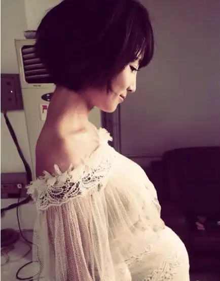 首页 文娱新闻  7月22日,怀孕6个月的谢楠在微博上晒出巨肚照,并意外