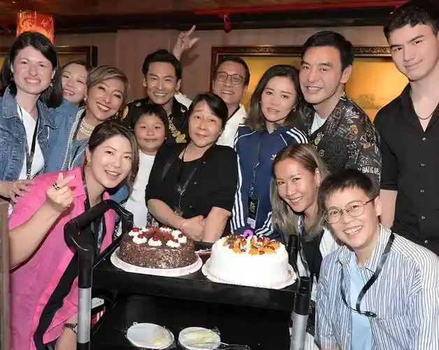 结婚37年恩爱如初,曾霸气护妻:她是世上最好的女人_江嘉年_家庭_女儿