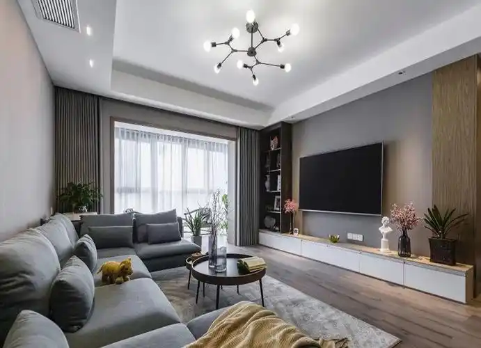 电视墙采用了简约克制的色彩搭配,没有过多抢眼的装饰和出挑的色调,给