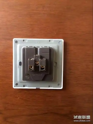 五孔插座